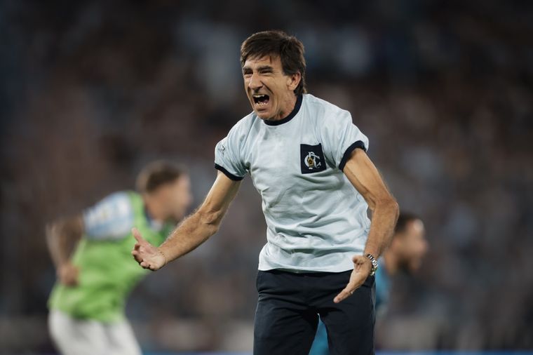 Gustavo Costas se juega mucho ante Argentinos Juniors. Gustavo Costas se juega mucho ante Argentinos Juniors.