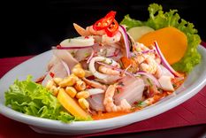 Ceviche peruano Una receta exquisita de la gastronomía peruana para hacer en pocos minutos Foto: Shutterstock Ceviche peruano Una receta exquisita de la gastronomía peruana para hacer en pocos minutos Foto: Shutterstock