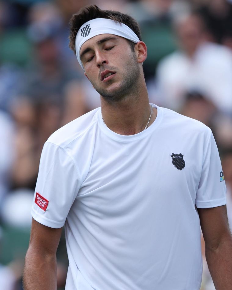 Tomás Etcheverry fue eliminado de Wimbledon. Foto: EFE