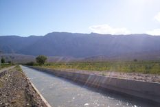 Con los fideicomisos se ponen a punto canales de riego que deben ser impermeabilizados.