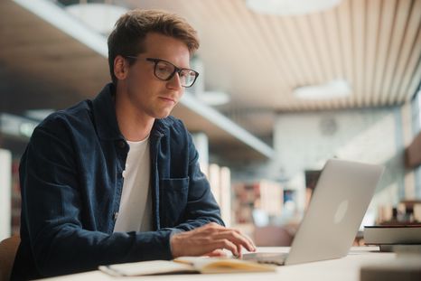 Programación, salud y logística lideran las opciones para quienes buscan trabajo estable después de los 30. Programación, salud y logística lideran las opciones para quienes buscan trabajo estable después de los 30.