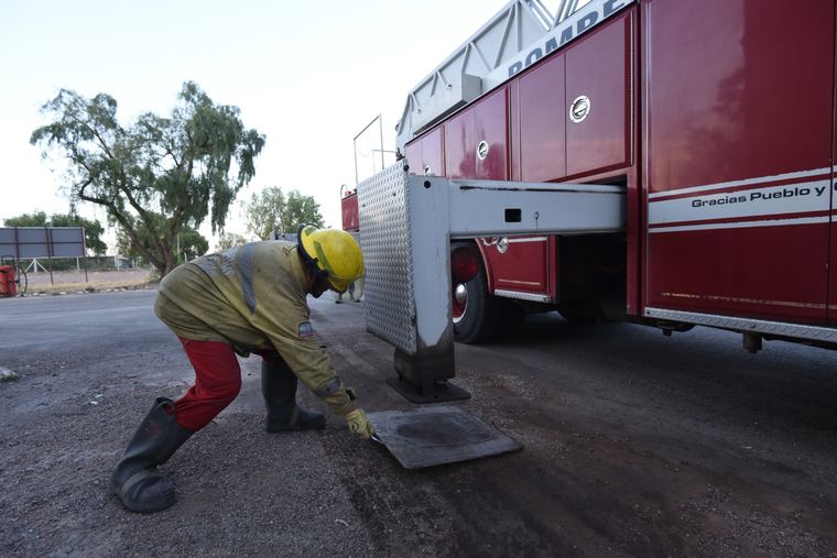Bomberos de Las Heras Ariel Robledo, Oficial Ayudante