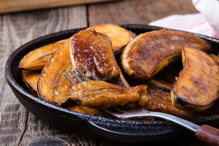 La receta más sencilla de bananas caramelizadas. La receta más sencilla de bananas caramelizadas.