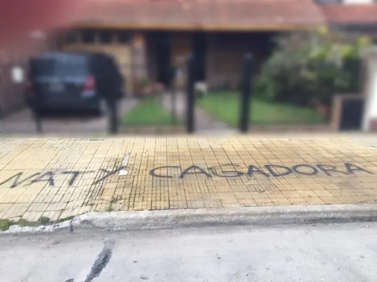 El escrache en una casa donde solía vivir Lombardo, en Buenos Aires. El escrache en una casa donde solía vivir Lombardo, en Buenos Aires.