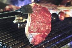 El tradicional asado de los argentinos se ha convertido en un lujo que muchos ya no pueden darse. Foto: BBC Mundo