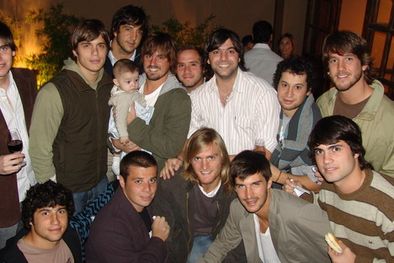 MDZol | El pequeño Tiago y sus tíos en la reapertura de Armagnac. Foto: MDZ