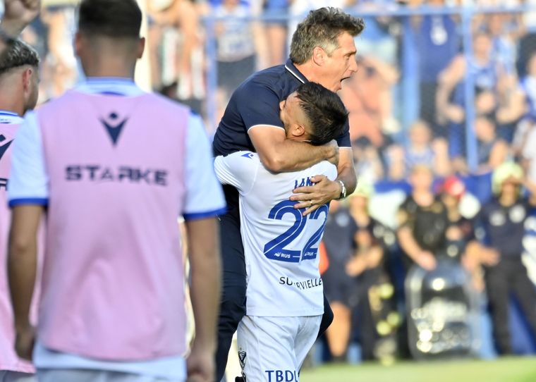 La llamativa reacción de Guillermo Barros Schelotto en los goles de Vélez ante Boca.