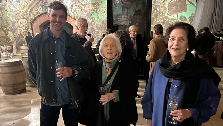 Mariano Ruffo, Mónica González Gaviola y Julieta Gargiulo. Mariano Ruffo, Mónica González Gaviola y Julieta Gargiulo.