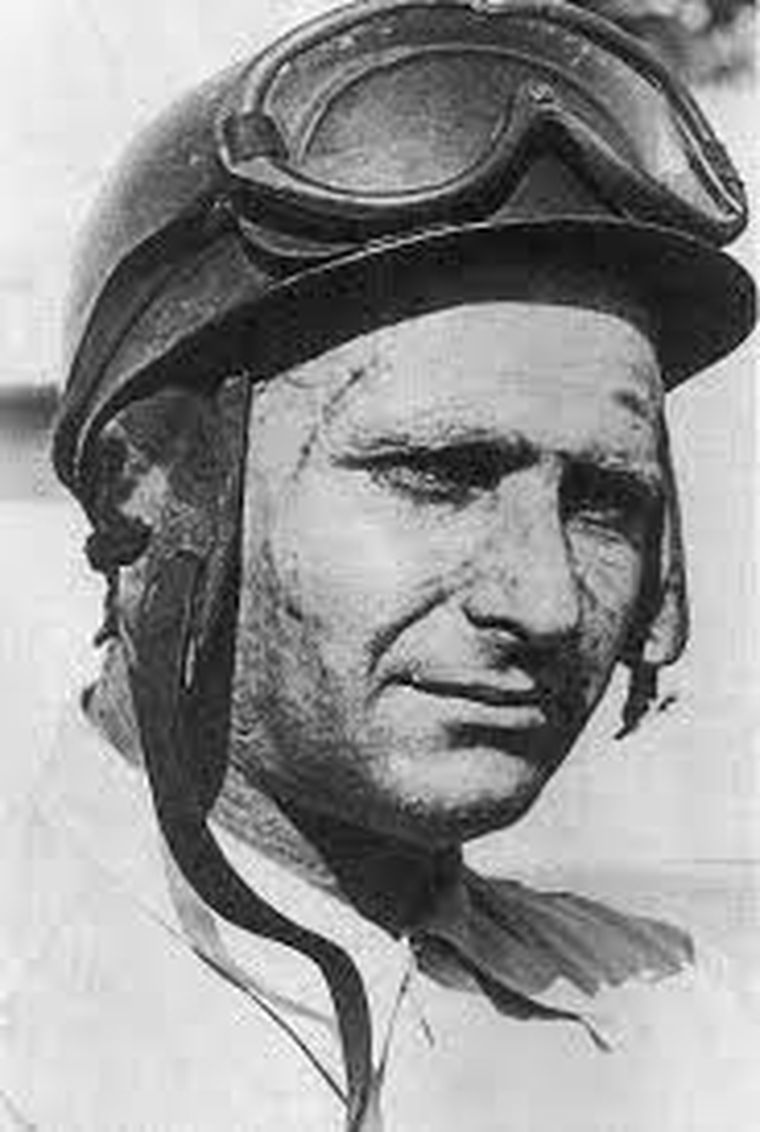 Juan Manuel Fangio, máximo ganador del Gran Premio de Argentina de la Fórmula 1. Juan Manuel Fangio, máximo ganador del Gran Premio de Argentina de la Fórmula 1.