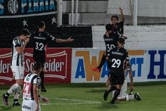 Colón comenzó ganando y goleando en Santiago del Estero. Foto: Télam Colón comenzó ganando y goleando en Santiago del Estero. Foto: Télam
