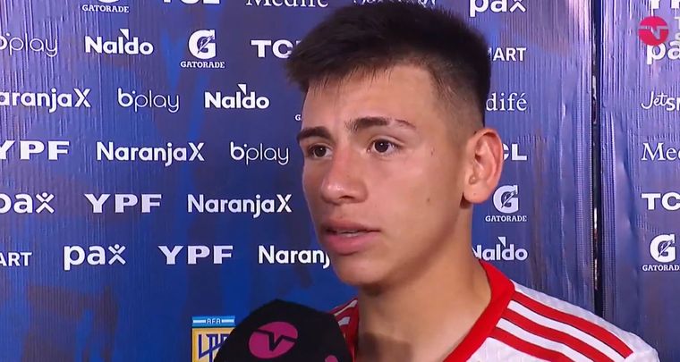 El Diablito Echeverri tras su gol y partidazo. Foto: Captura