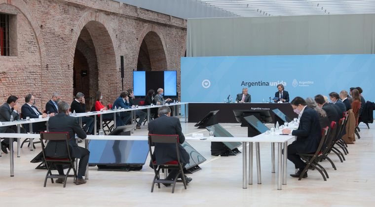 El Presidente reunió por primera vez a se Gabinete. Foto: Telam