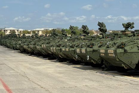 Se firmó un acuerdo con Estados Unidos para adquirir 235 vehículos blindados Stryker. Se firmó un acuerdo con Estados Unidos para adquirir 235 vehículos blindados Stryker.