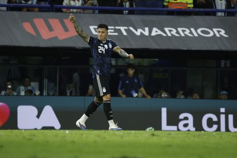 Enzo Fernández se mostró disconforme con el campo de juego de la Bombonera Enzo Fernández se mostró disconforme con el campo de juego de la Bombonera