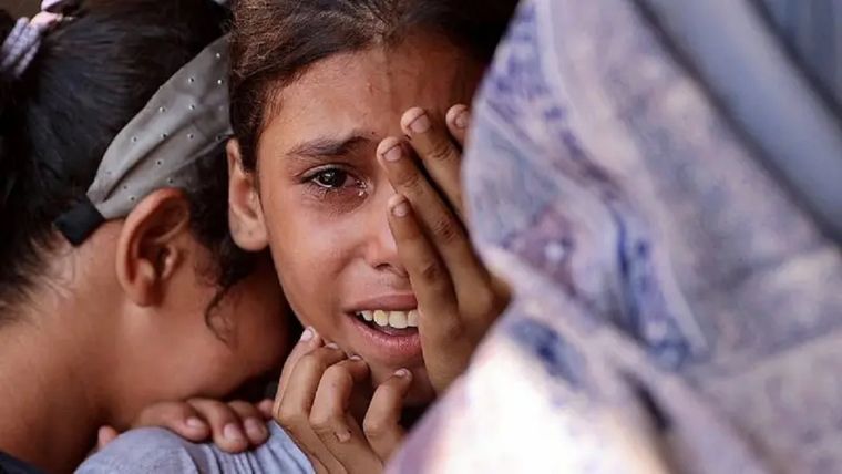 James Elder, portavoz global de la agencia de Naciones Unidas para la infancia, UNICEF: Los pasillos de los hospitales están llenos de civiles, de madres, de niños, todos con brutales heridas de guerra. Foto: Getty Images