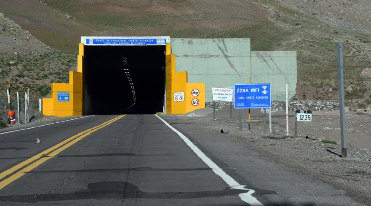 El paso a Chile tendrá un cierre anticipado por el avance de un frente de inestabilidad en cordillera.