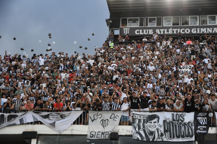 El Víctor Antonio Legrotaglie, repleto de hinchas de Gimnasia en su estreno como local en la Liga Profesional.