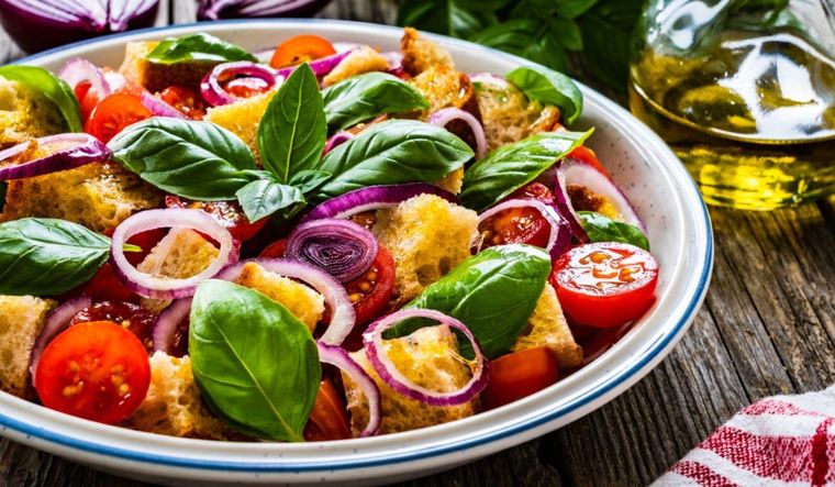 Panzanella: la mejor forma de aprovechar pan duro Foto: Shutterstock