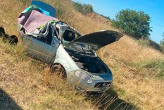 Volcó una familia mendocina en Bolivar Foto: Radio Ciudad Volcó una familia mendocina en Bolivar Foto: Radio Ciudad