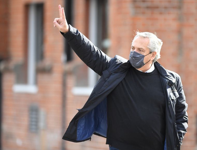 Alberto Fernández no realizó declaraciones al momento de votar. Foto: Télam