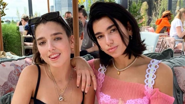 Foto: https://www.mdzol.com/espectaculos/2022/3/8/rina-lipa-asi-triunfa-la-joven-bella-hermana-de-dua-lipa-226806.html