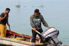 Carlos Rodríguez (derecha) dice que recibiría con agrado la inversión estadounidense y los empleos que podría generar para sus hijos.