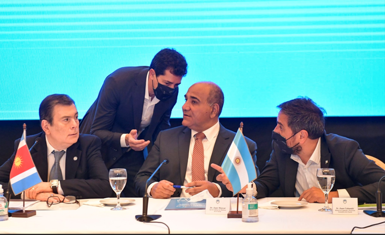 Juan Manzur fue el primero en llegar a Casa Rosada. Habló de Sergio Massa, el campo y la interna en el gobierno.