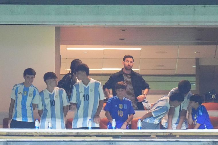Messi vivi&oacute; el amistoso con tranquilidad, rodeado de su familia y amigos.