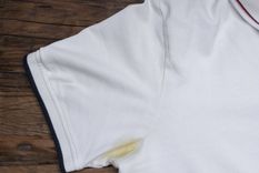 Adiós a las manchas de transpiración de las prendas de ropa. Foto: Shutterstock