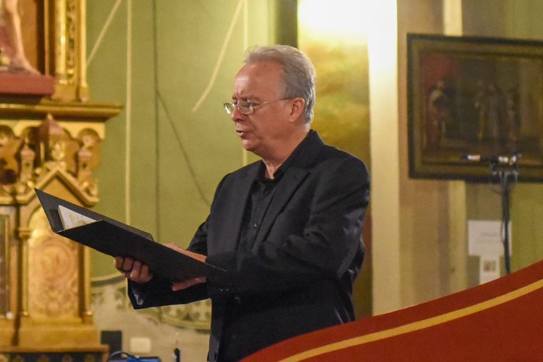 Rodrigo del Pozo como el Evangelista. Rodrigo del Pozo como el Evangelista.