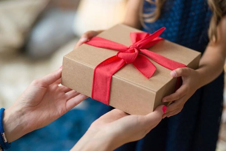 El regalo no fue el esperado, y su cara lo dejó en claro Foto: Freepik
