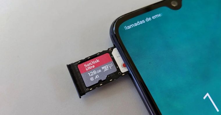 Extraer la tarjeta sin expulsión segura o exponerla a golpes y humedad puede acelerar el deterioro y provocar la pérdida de datos. Extraer la tarjeta sin expulsión segura o exponerla a golpes y humedad puede acelerar el deterioro y provocar la pérdida de datos.