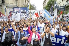 La modalidad de protesta de los trabajadores del Hospital Garrahan que se hizo viral. Foto: NA