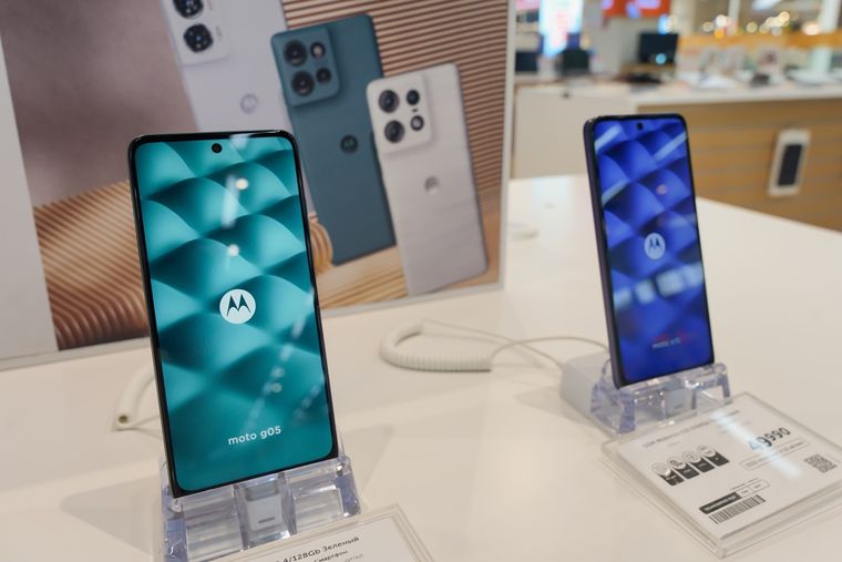 Teléfonos más simples y celulares más cómodos marcaron el pulso de 2025. Teléfonos más simples y celulares más cómodos marcaron el pulso de 2025.