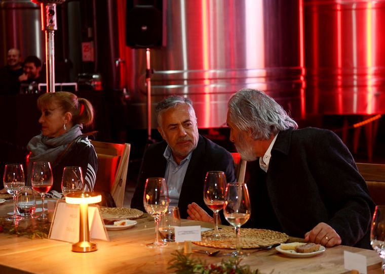 Alfredo Cornejo presidió la mesa principal de la cena. Alfredo Cornejo presidió la mesa principal de la cena.
