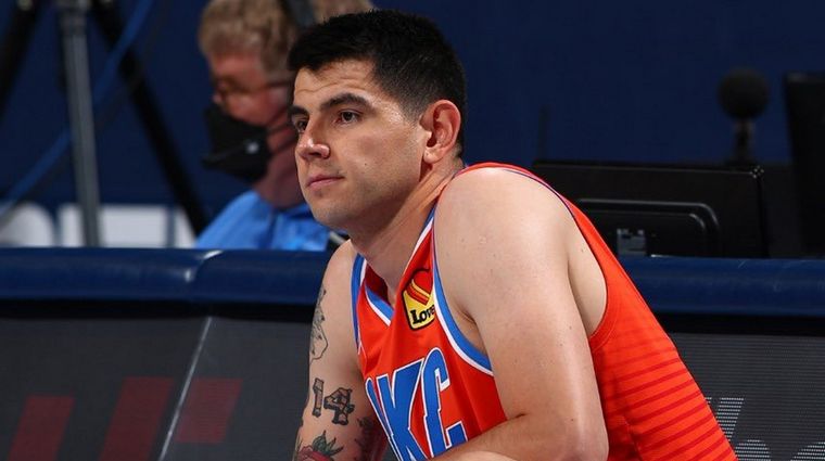 El argentino no tuvo minutos Foto: Twitter @gabriel_deck