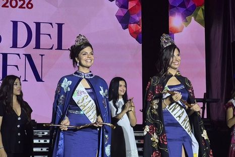 A la izquierda, Paula Belén Salomón, la nueva virreina. A la derecha, Malena Agustina Demateis, la recién coronada reina departamental de Santa Rosa.
