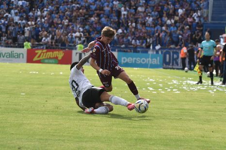 Santino Andino fue, una vez más, el mejor jugador de Godoy Cruz. Convirtió el empate y exigió siempre al fondo de Riestra. No alcanzó. Santino Andino fue, una vez más, el mejor jugador de Godoy Cruz. Convirtió el empate y exigió siempre al fondo de Riestra. No alcanzó.