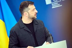 En el Día de la Independencia, el presidente destacó la resiliencia del país, que horas antes atacó Rusia.