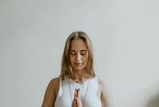 La técnica milenaria para reducir el estrés y sentir calma Se trata de una disciplina originaria de la India. Foto: Pexels