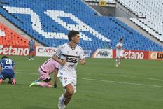 Taborda aprovechó el error de Petroli y puso el 1-0 para Platense; fue empate en Mendoza. Foto: Alf Ponce Mercado / MDZ Taborda aprovechó el error de Petroli y puso el 1-0 para Platense; fue empate en Mendoza. Foto: Alf Ponce Mercado / MDZ