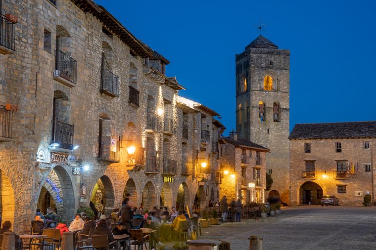 Aínsa, elegido por ONU Turismo entre los pueblos más lindos del mundo, combina historia viva, entorno natural y respeto por las raíces.