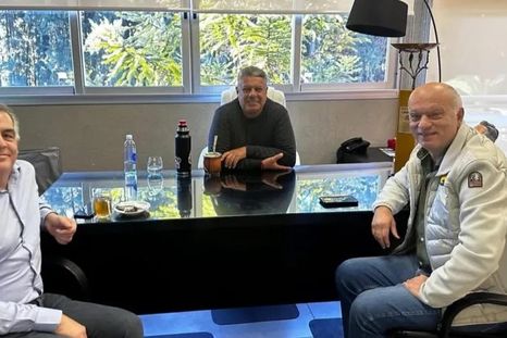Néstor Grindetti se reunió con Claudio Tapia tras el picante comunicado de Independiente contra la Conmebol y Alejandro Domínguez. Foto: @tapiachiqui