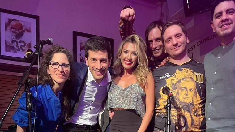 Argentinos reunidos en La Peña Folklórica de Irlanda.