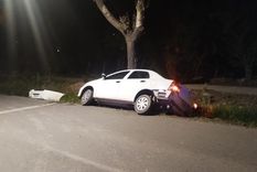 El sujeto perdió el dominio del rodado y terminó en la acequia.&nbsp;