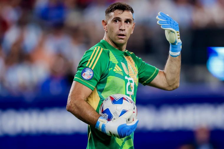 Dibu fue nuevamente clave para la Selección. Foto: EFE