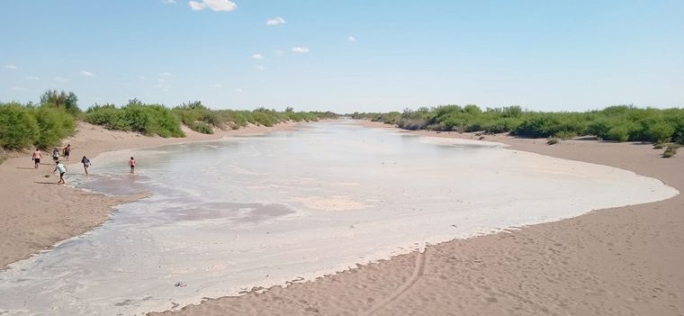 El agua llegó al Puente del distrito lavallino Asunción Foto: Facebook: Lavalle Mi Tierra