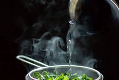 Prepara esta hierba en aceite o infusión. Foto: Archivo