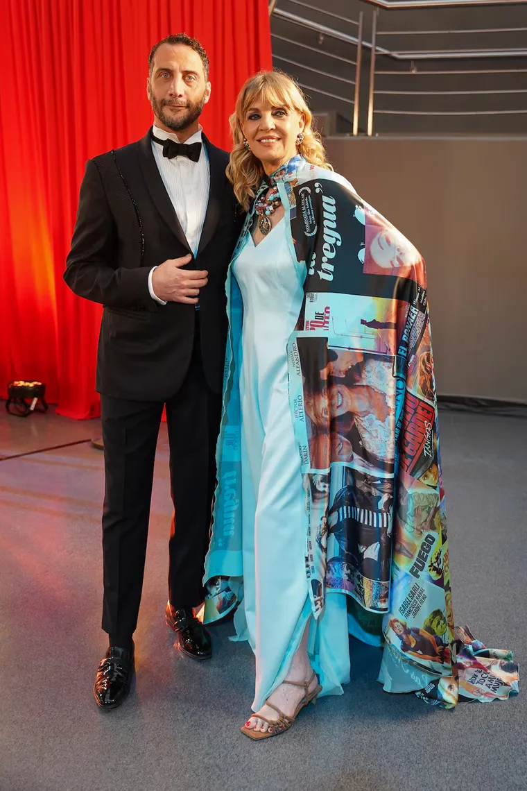 Luciano Cáceres junto a Teté Coustarot. Luciano Cáceres junto a Teté Coustarot.