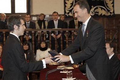MDZol | El nieto de Parra recibe el premio.